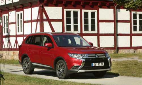 Mitsubishi Outlander 2017 i Outlander PHEV 2017 już w polskich salonach