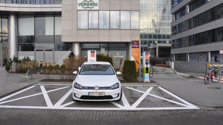 ElectroMobility Poland i Energa łączą swoje doświadczenia nowe produkty/usługi, transport - Energa zacieśnia współpracę ze spółką powołaną do produkcji polskiego samochodu elektrycznego. Obie firmy podpisały list intencyjny o