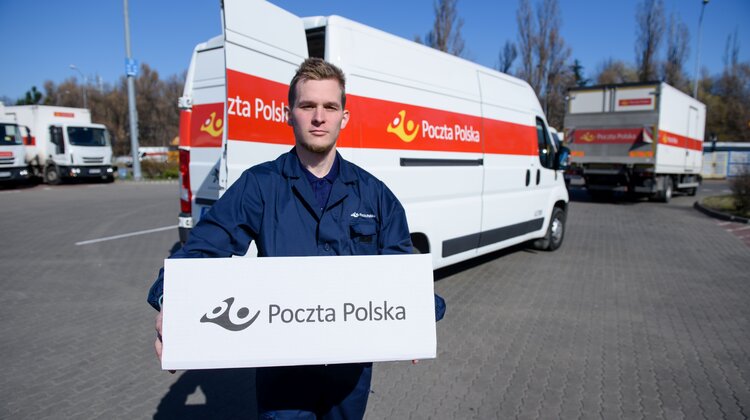 Poczta Polska zdała maturę na 100 procent transport, ekonomia/biznes/finanse - Poczta Polska doręczyła w tym roku prawie 26 000 przesyłek z testami maturalnymi. Trafiły one do ponad 6 tysięcy szkół w całej Polsce we wskazanym terminie. 