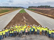 Autostrada A1 (obwodnica Częstochowy) oddana kierowcom budownictwo/nieruchomości, sprawy społeczne - Dwudziestego trzeciego grudnia konsorcjum Budimex, Strabag i Budpol wspólnie z Generalną Dyrekcją Dróg Krajowych i autostrad oddały do eksploatacji (przejezdność) 20-kilometrowy odcinek obwodnicy Częstochowy A1 od węzła Blachownia do węzła Rząsawa.