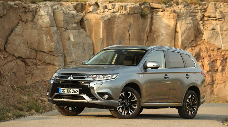 Mitsubishi Outlander PHEV - historia sukcesu środowisko naturalne/ekologia, towary konsumpcyjne - Kamienie milowe