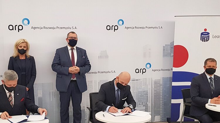 Porozumienie ARP Leasing – PKO Leasing poszerza ofertę pomocy dla branży transportowej